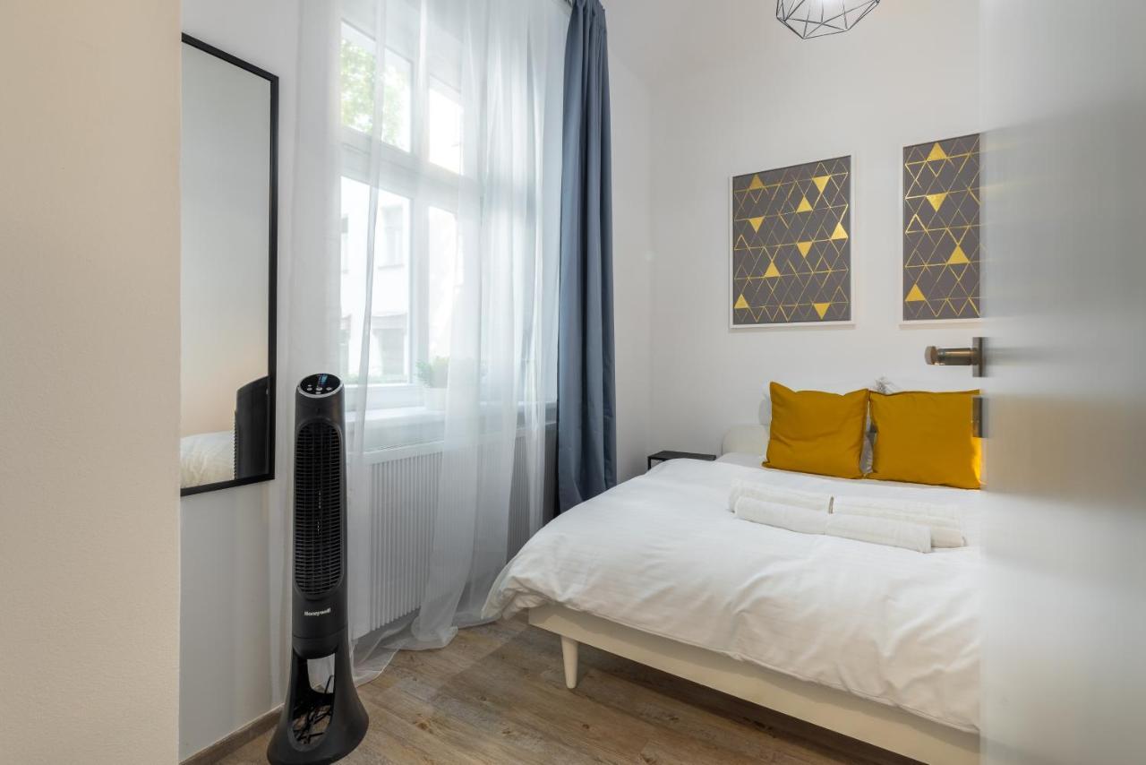 Cute 1Bedroom Center Apartment Прага Экстерьер фото