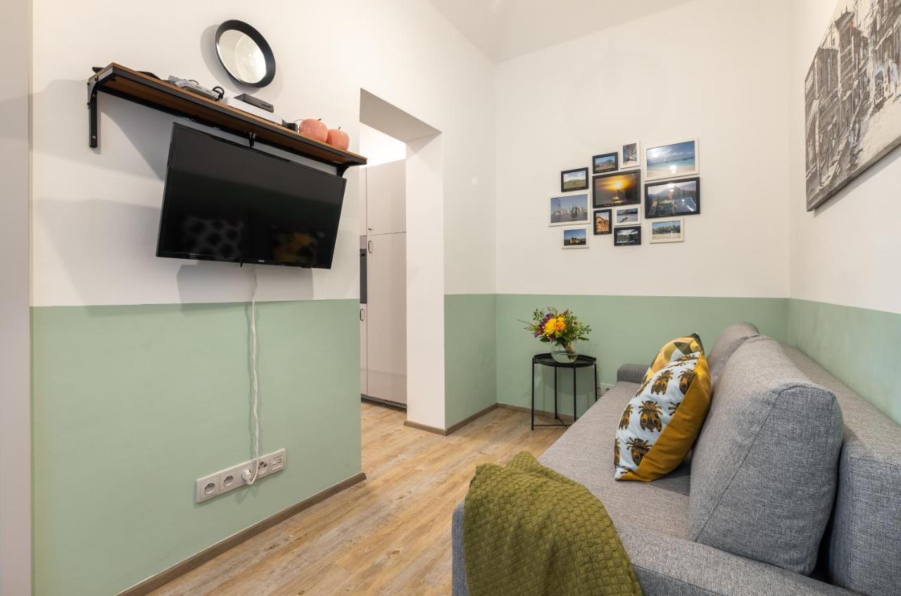 Cute 1Bedroom Center Apartment Прага Экстерьер фото